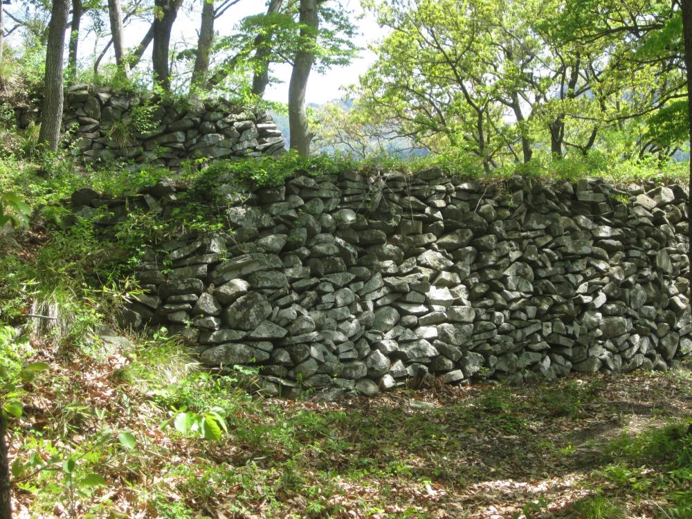 霞城跡の石垣(中核部/拡大)