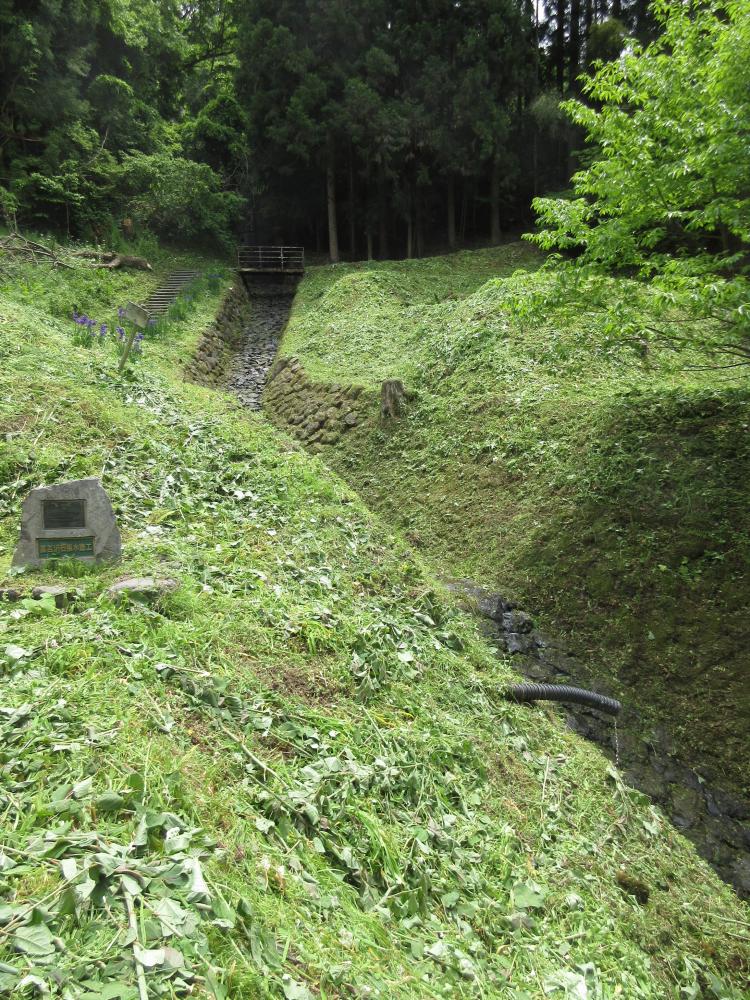「富吉沢石張水路工」(部分)の写真