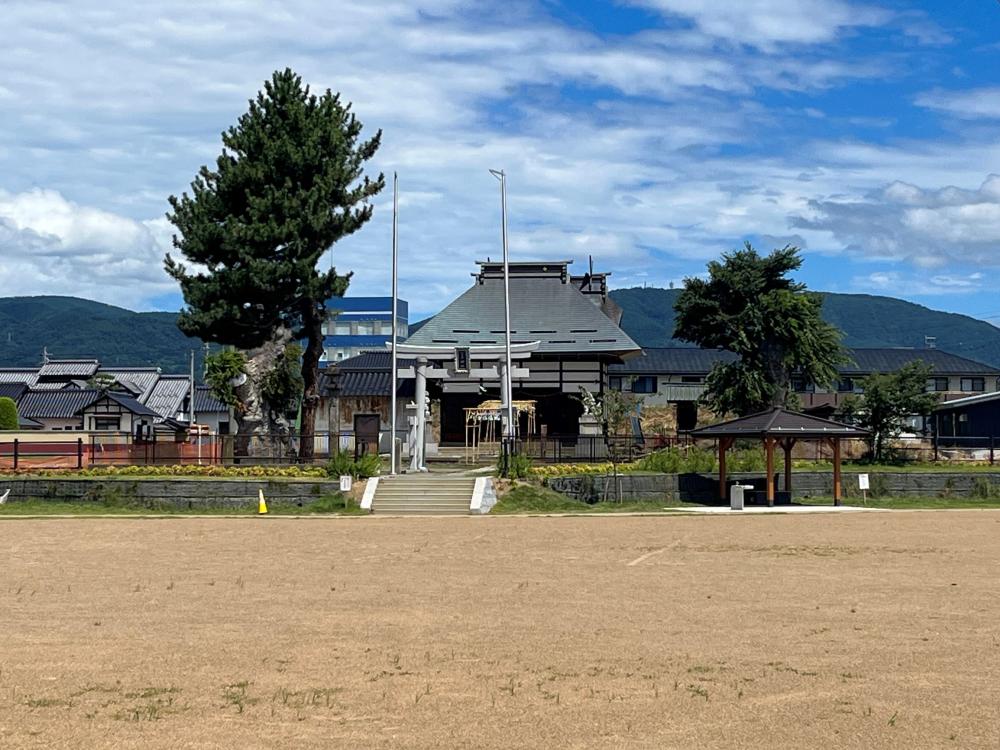 芋井神社(全体)の写真