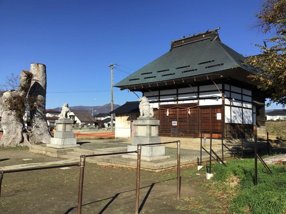 芋井神社(右側から撮影)の写真
