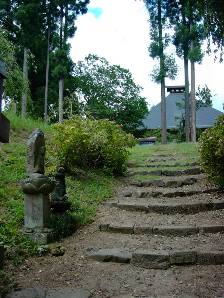 間一髪で山体崩壊跡を免れた寺院 信更町安庭の真竜寺
