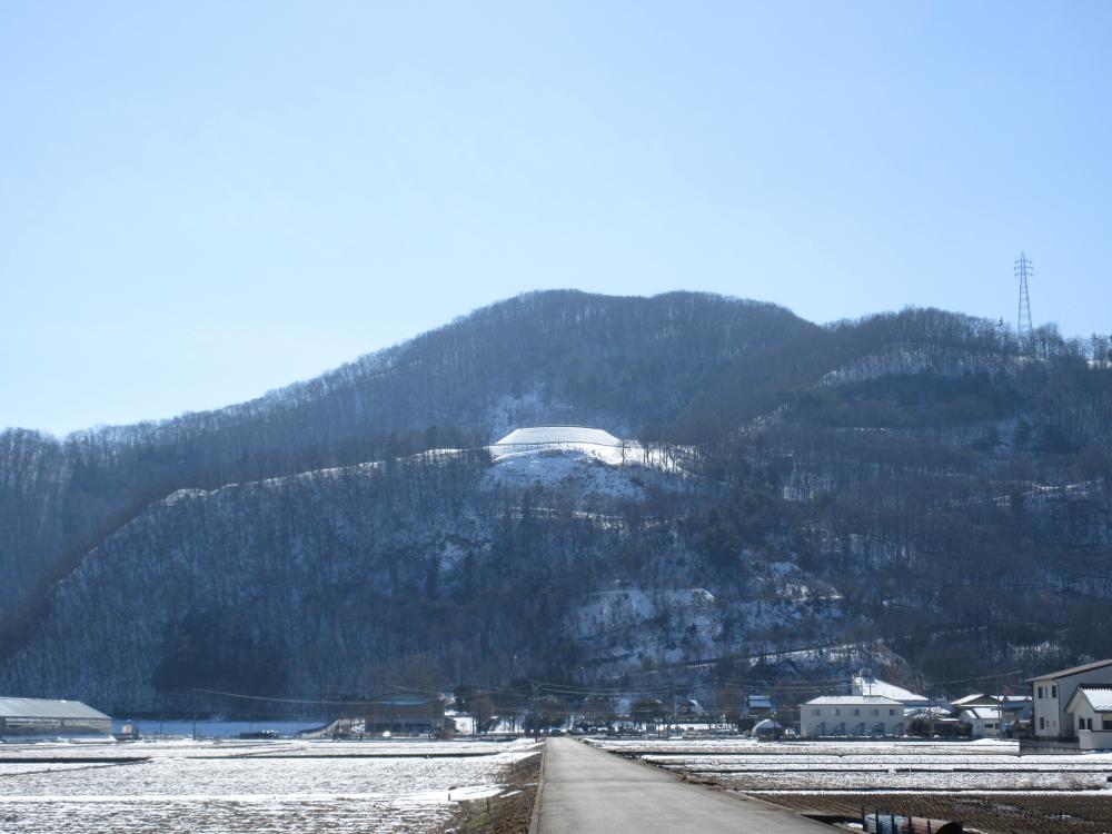 森将軍塚古墳 北側山麓の「屋代田んぼ」から見上げた墳丘