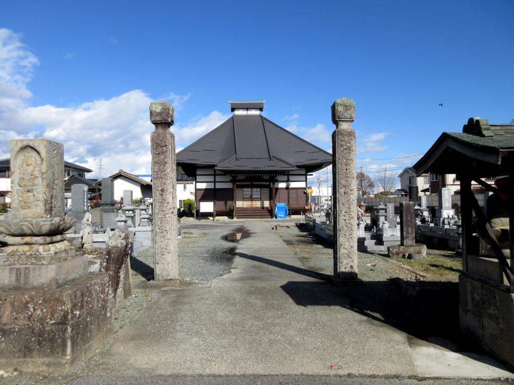 川中島合戦伝承地 境福寺 本堂と境内の写真