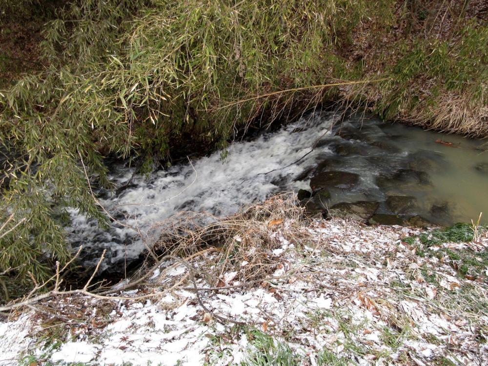 山布施沢の石張水路工(上流側から)の写真
