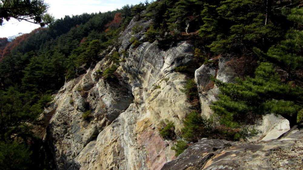 松本市四賀(岩井堂)のバッドランド(悪地地形) の地層