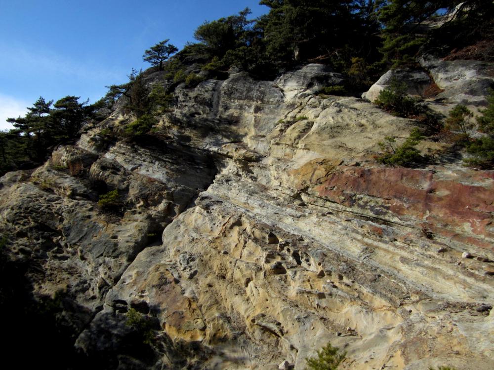 松本市四賀(岩井堂)のバッドランド(悪地地形) 複雑な浸食の様子の写真