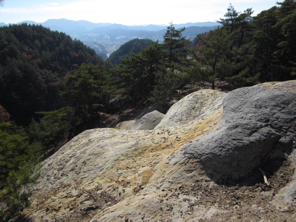 松本市四賀(岩井堂)のバッドランド(悪地地形)丸みをおびた浸食の写真