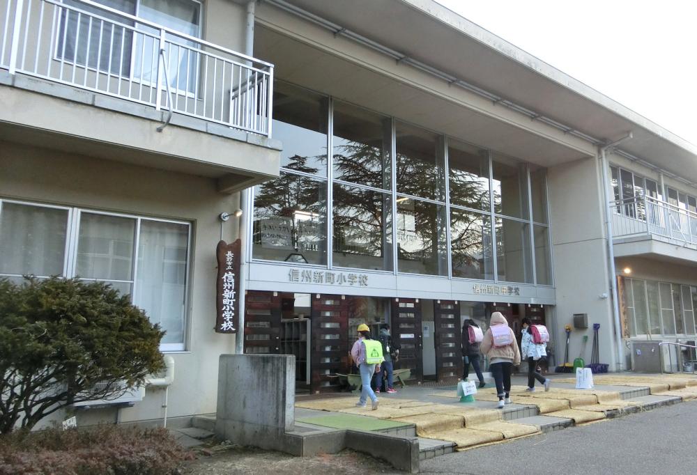 信州新町小学校の写真