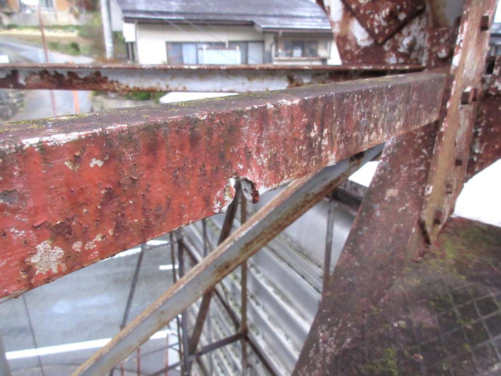 今も残る「長野空襲」～小川村高府の火の見櫓 鉄骨をかすった弾痕