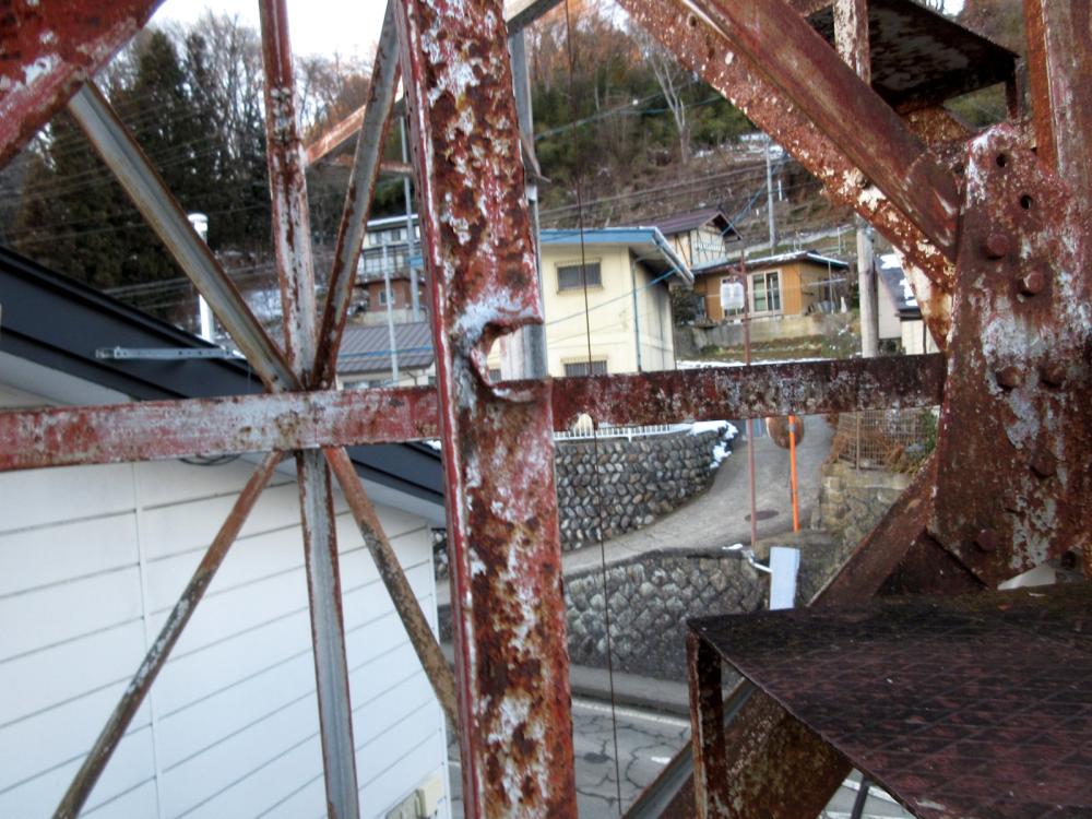 今も残る「長野空襲」～小川村高府の火の見櫓 推定される米軍機の飛行