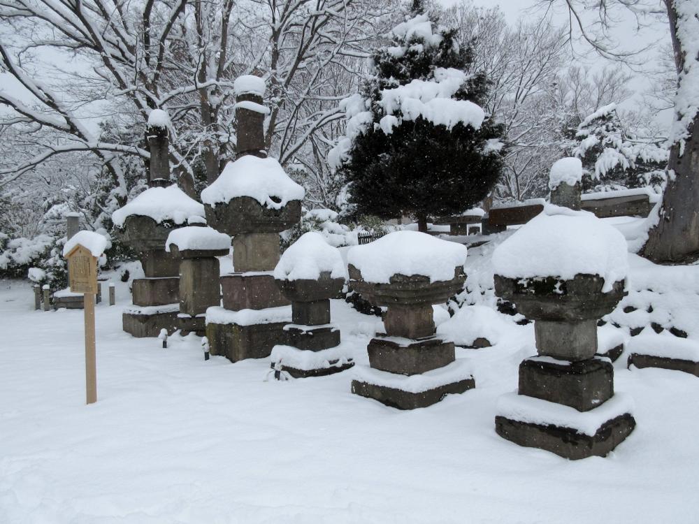 善光寺 松代藩真田家にゆかりの供養塔(くようとう)の写真