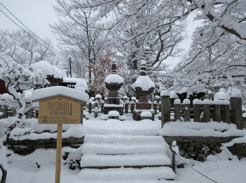 善光寺 徳川家大奥の人々の供養塔の写真