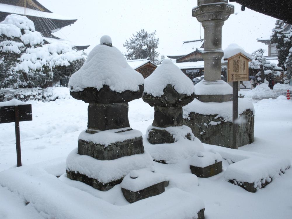 善光寺 佐藤兄弟の供養塔の写真