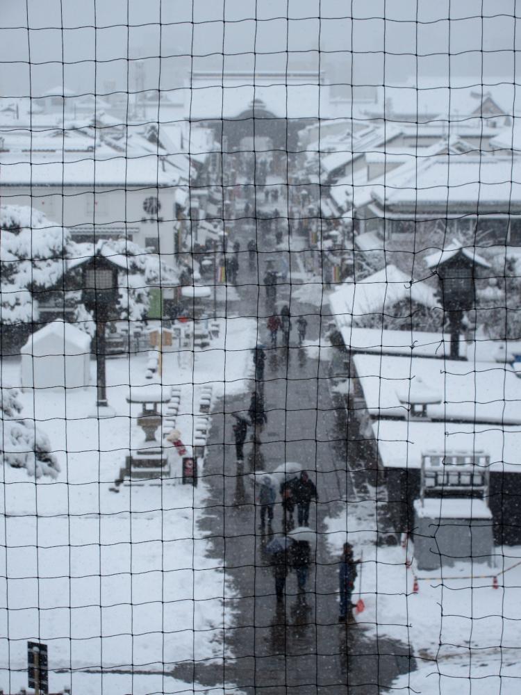 善光寺 山門(三門) 上層からの仁王門の眺望