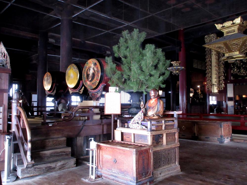 善光寺 本堂内部 妻戸台(つまどだい)