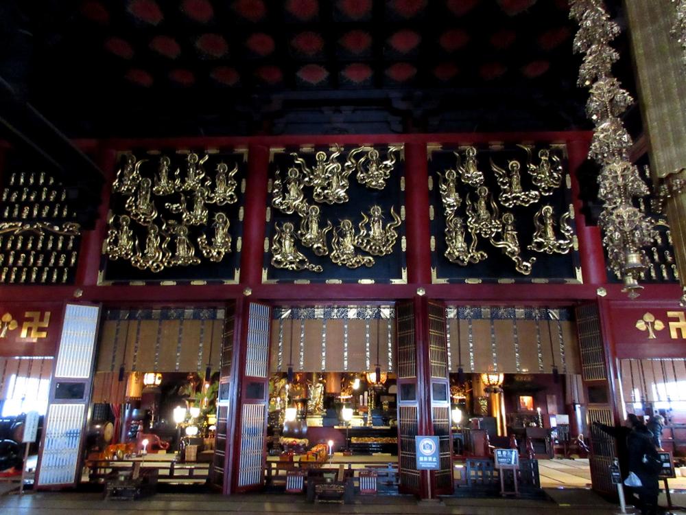 善光寺 本堂内部 内々陣と「来迎二十五菩薩像」の写真