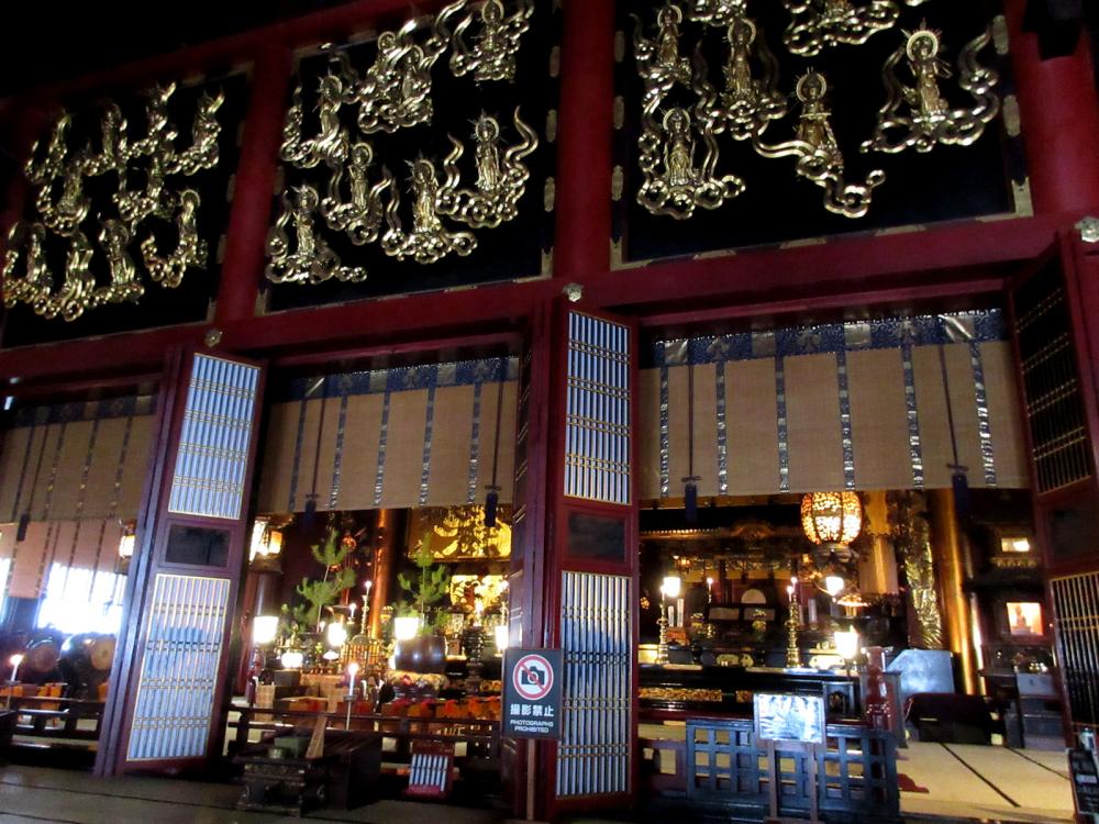 善光寺 本堂内部 瑠璃壇と御三卿の間の写真