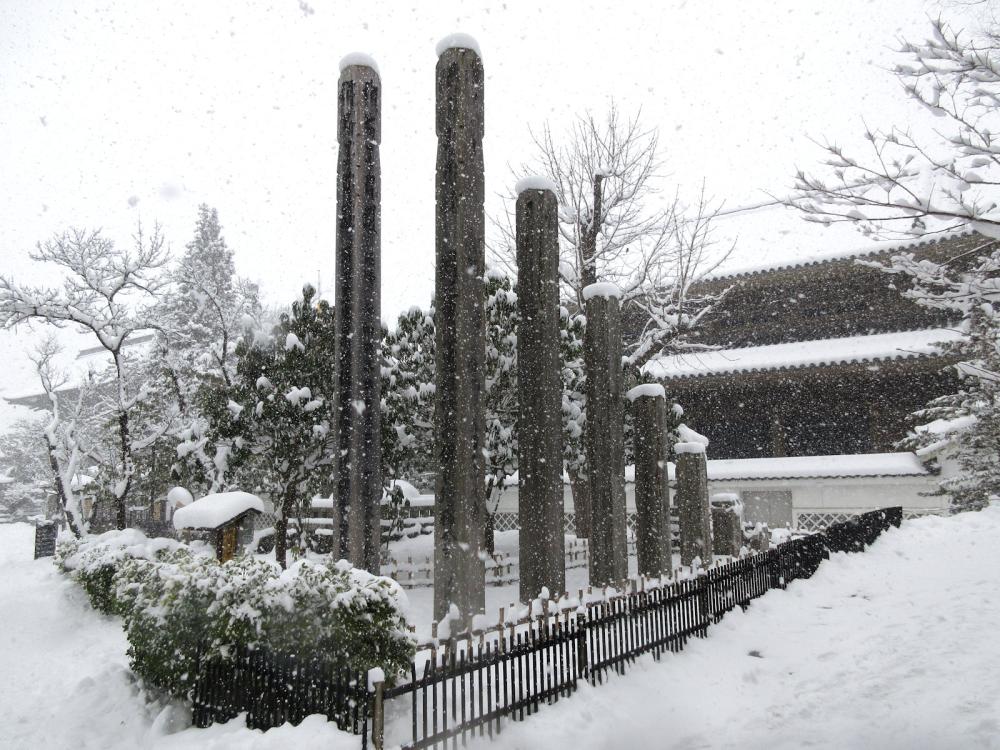 善光寺 古い回向柱(えこうばしら)