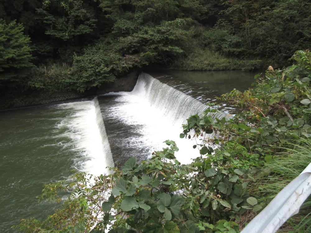 旧上水電力発電所 取水口の堰堤(下流側)の写真