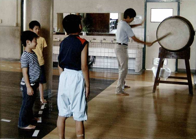 旧後町小学校 「静思(せいし)の太鼓」の写真