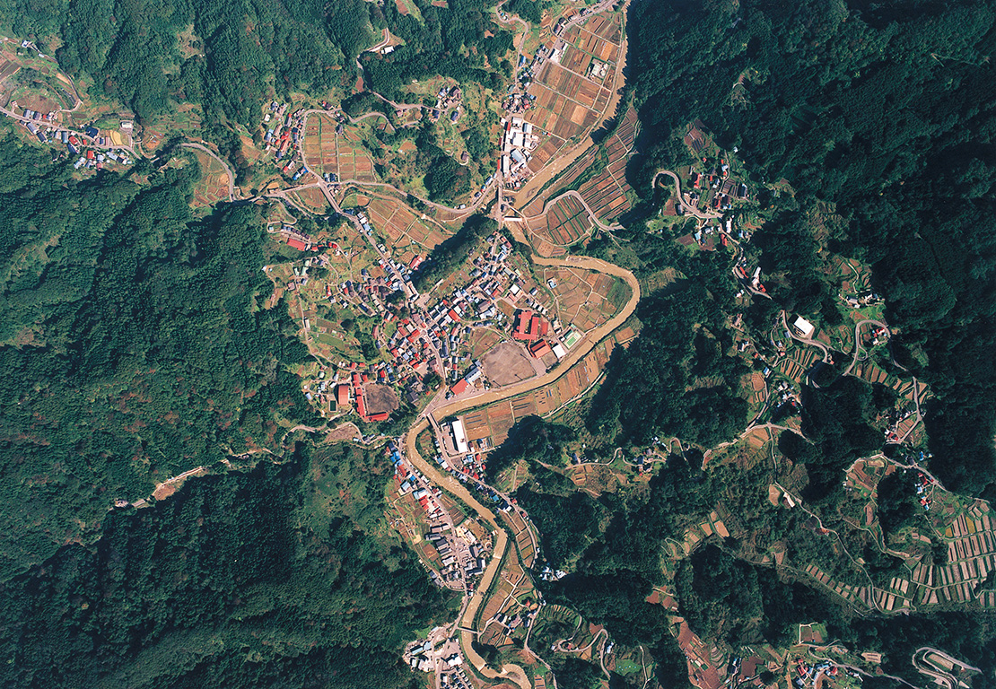 鬼無里地区の学校のまわりの写真