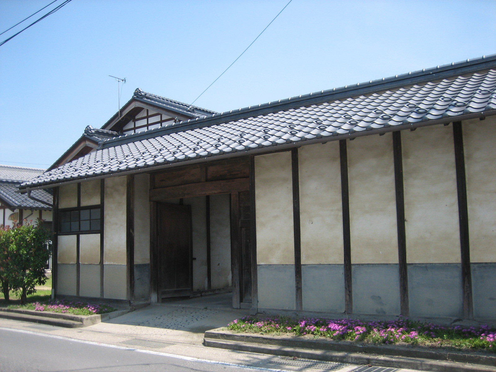 西島家長屋門の写真