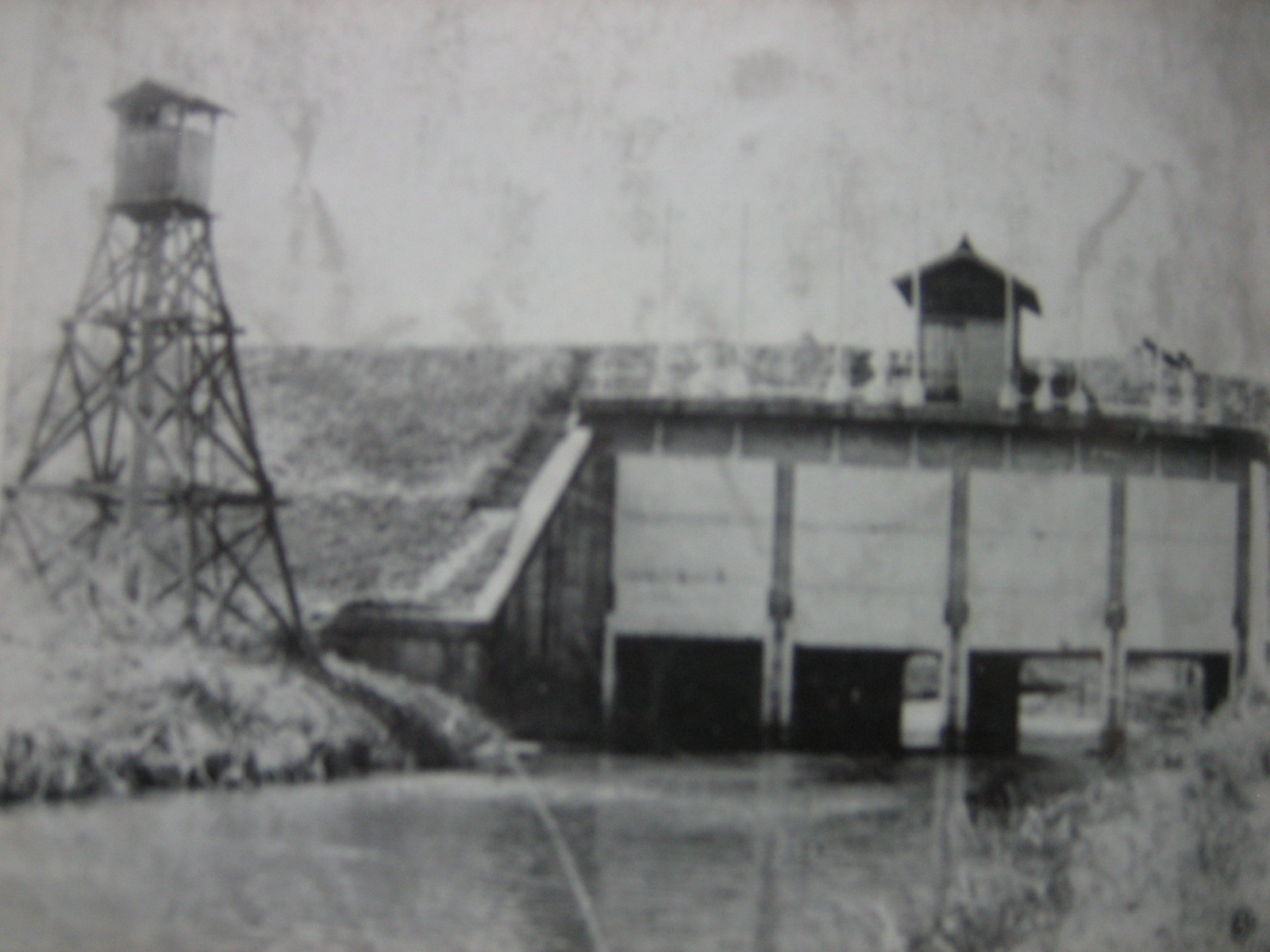 千曲川の逆水を遮断する浅川水門