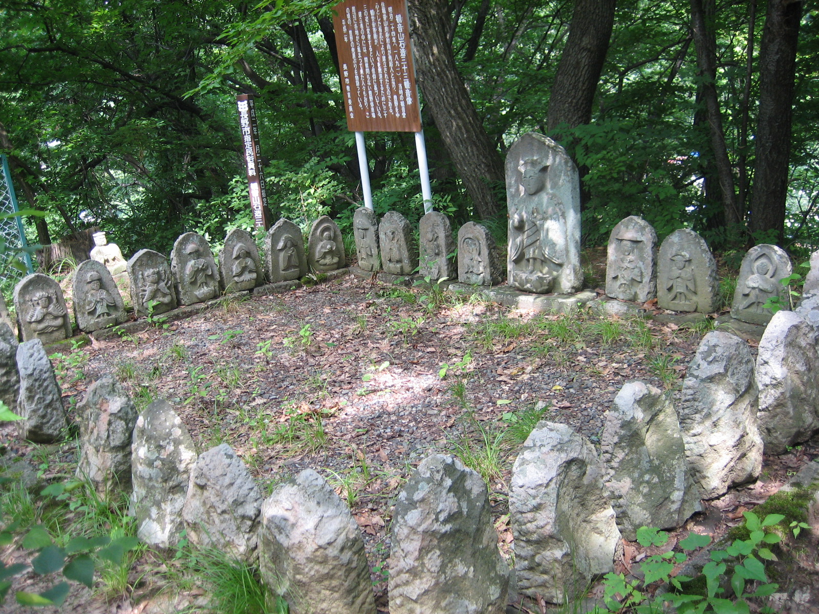 観音山三十三観音像