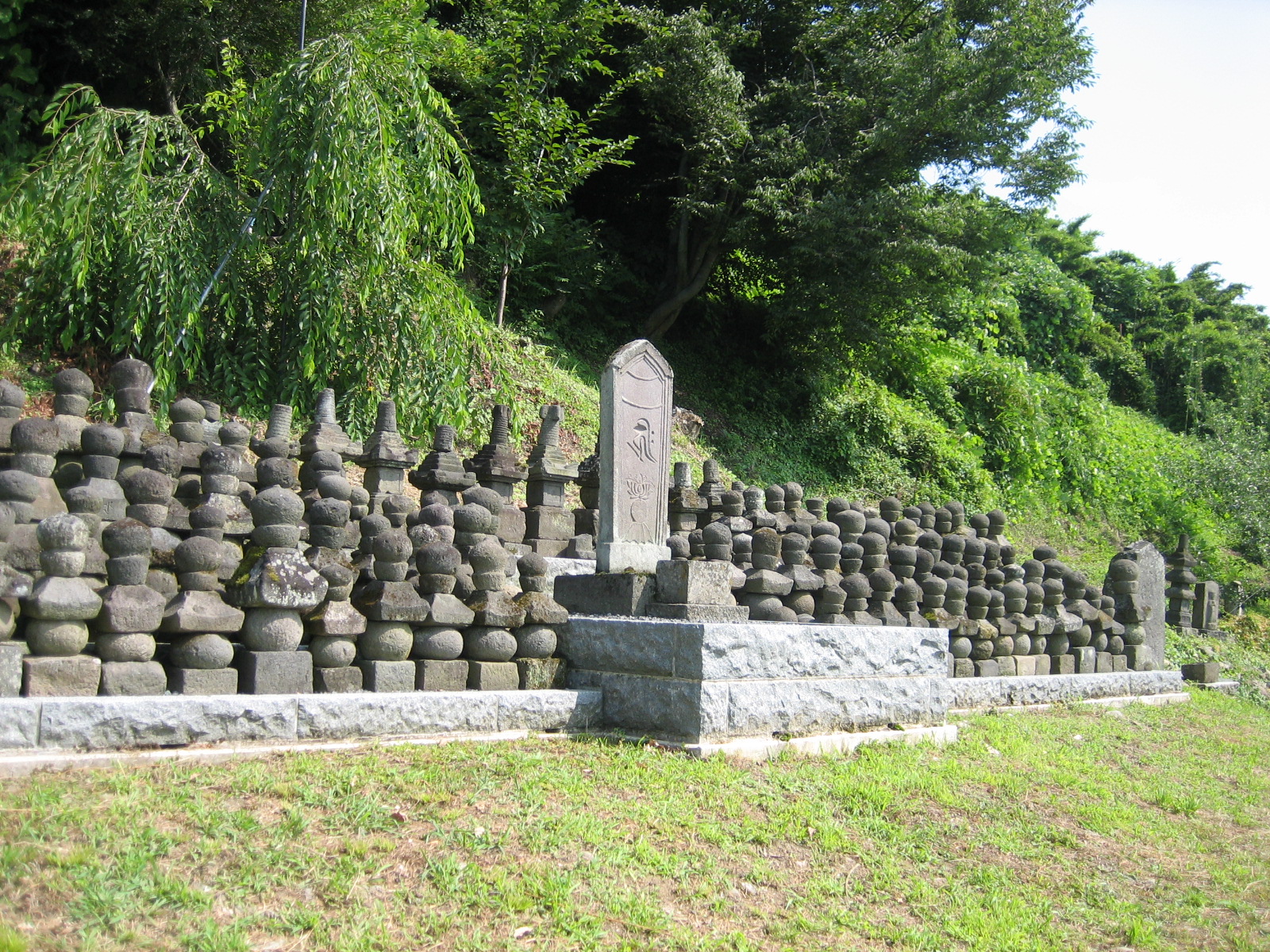 聖林寺跡の五輪塔群２