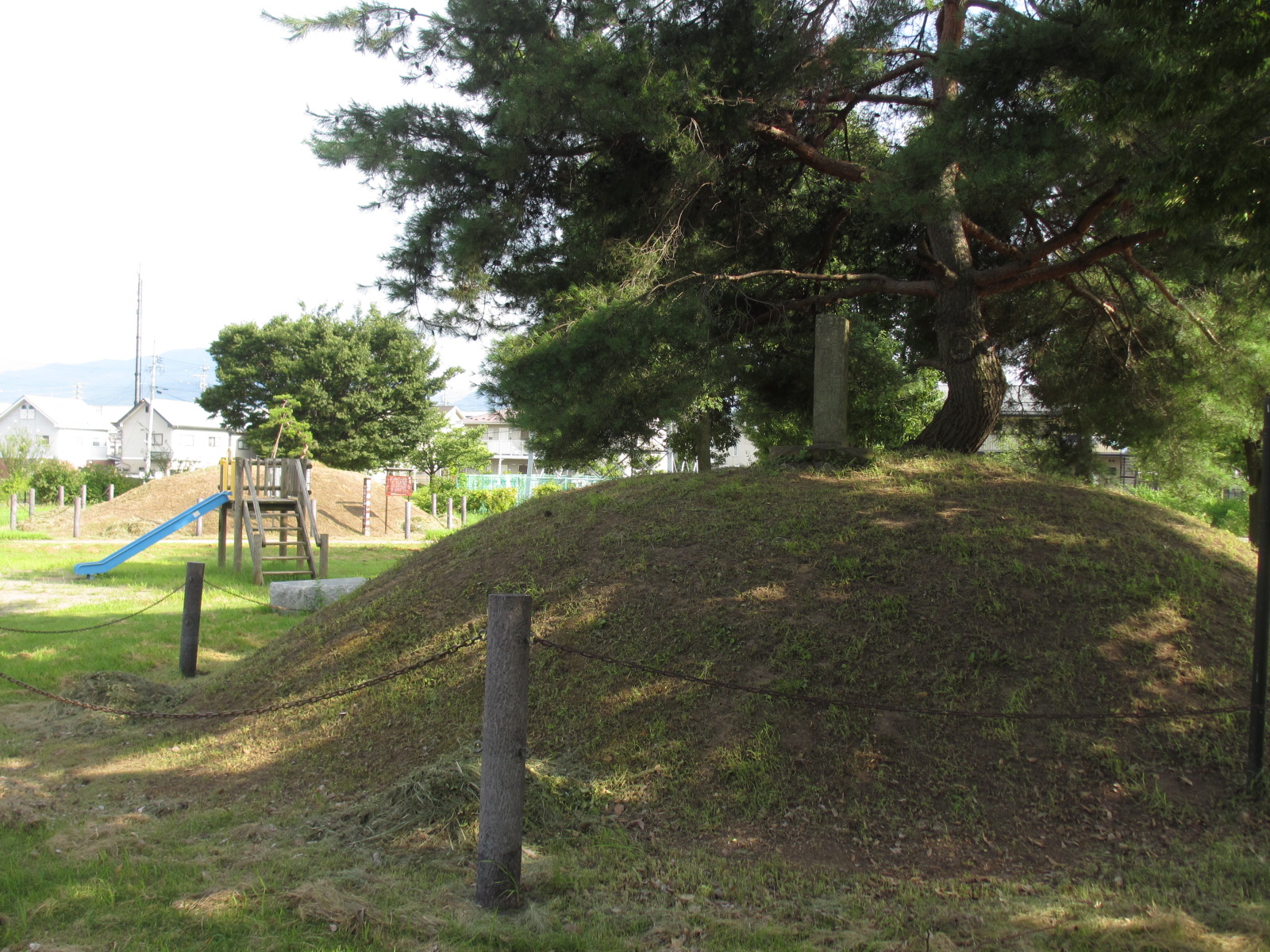 稲積一里塚(2基)の写真