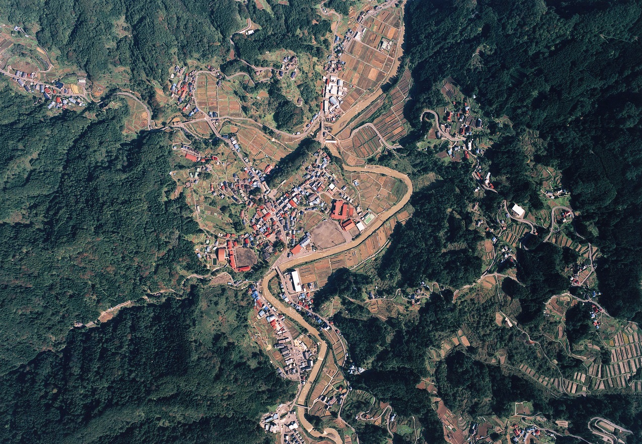 鬼無里地区の学校のまわり