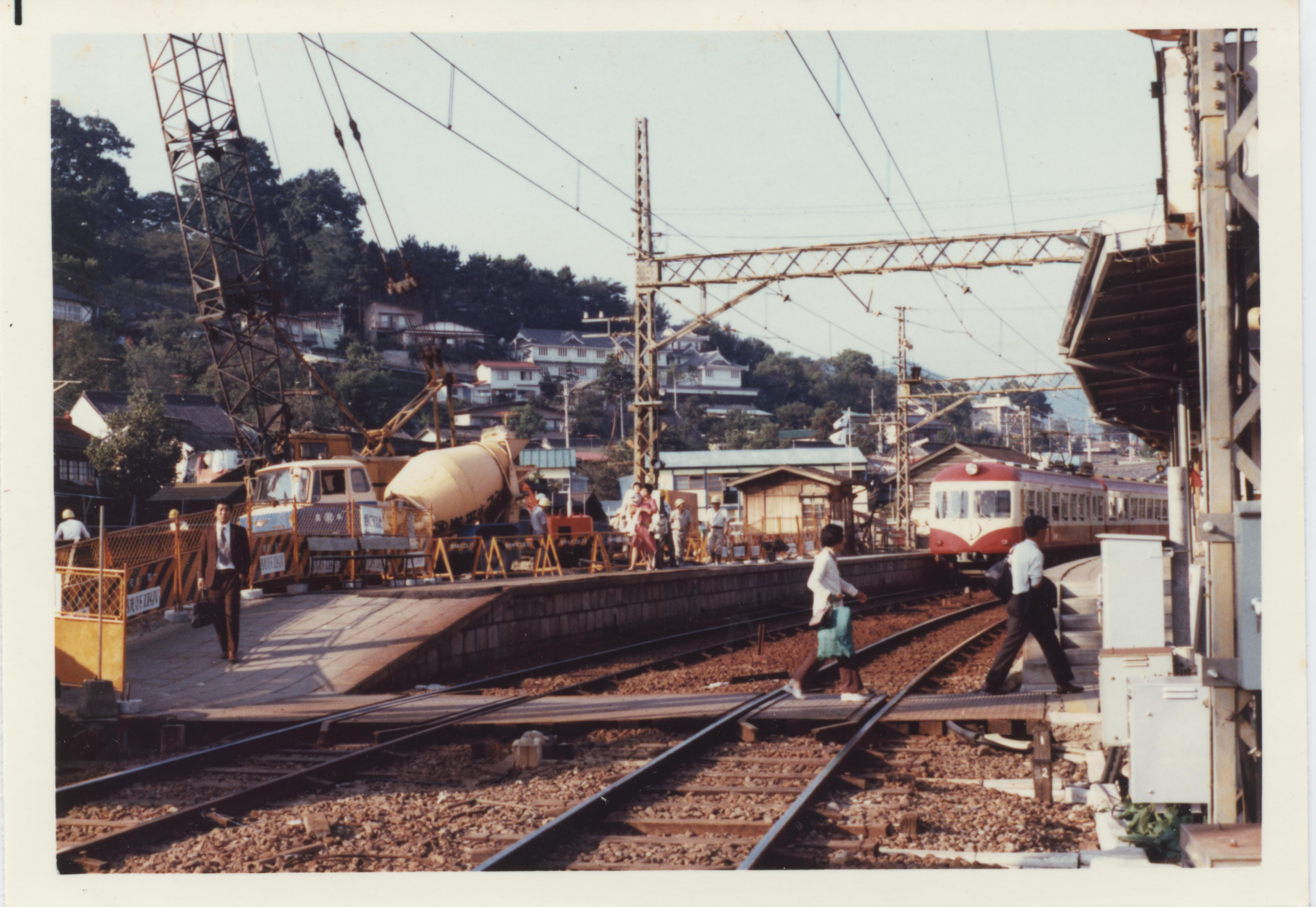 地下化旧駅地下工事１の写真
