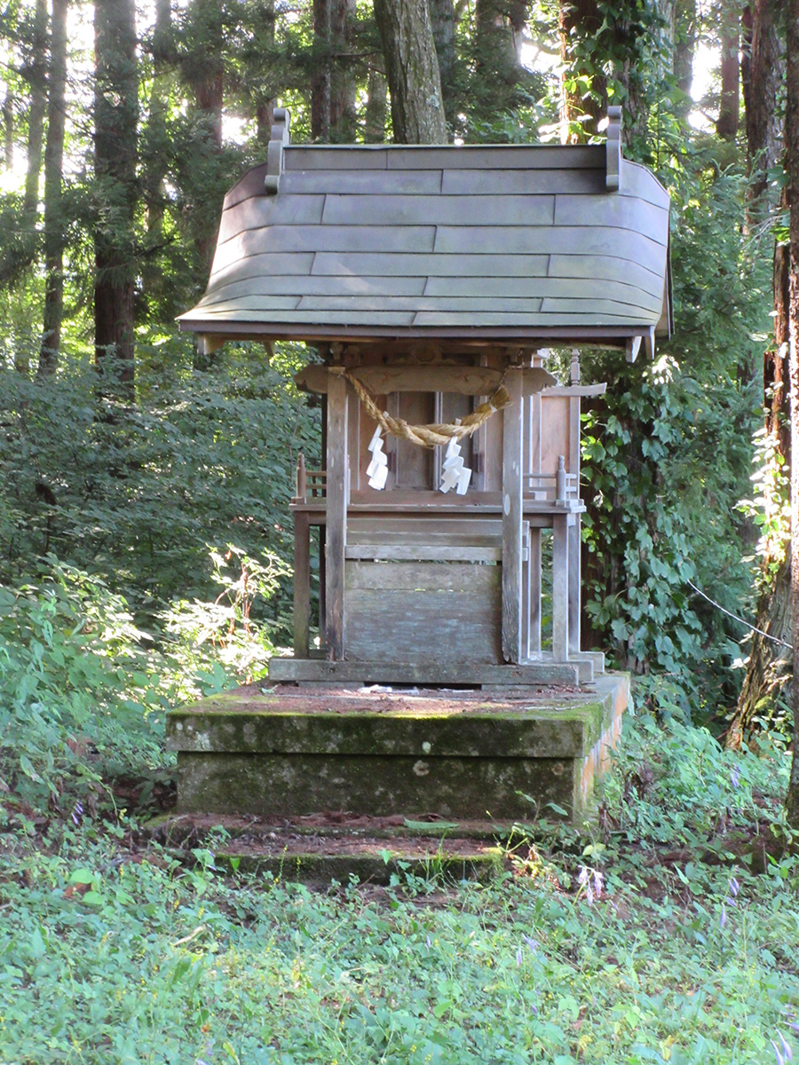 小川村　戸隠神社信仰遺跡（奥の院跡の祠）の写真